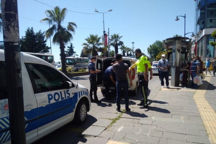 Polisle tartışan kargo &ccedil;alışanına g&ouml;zaltı