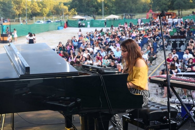 Bursa Nil&uuml;fer'de m&uuml;zik dolu gece