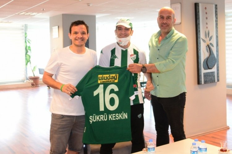 Bursaspor taraftarı Ş&uuml;kr&uuml; Keskin, kul&uuml;b&uuml; ziyaret etti