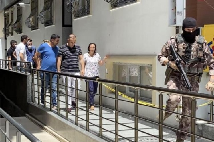 İstanbul Esenyurt'ta bir kadın, bek&ccedil;i sevgilisini rehin aldı