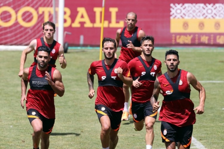 Galatasaray, yeni sezon hazırlıklarını s&uuml;rd&uuml;rd&uuml;