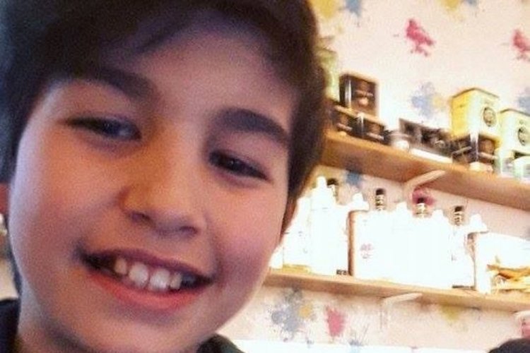 15 yaşındaki Şinasi'yi arkadaşı bı&ccedil;aklayarak &ouml;ld&uuml;rd&uuml;