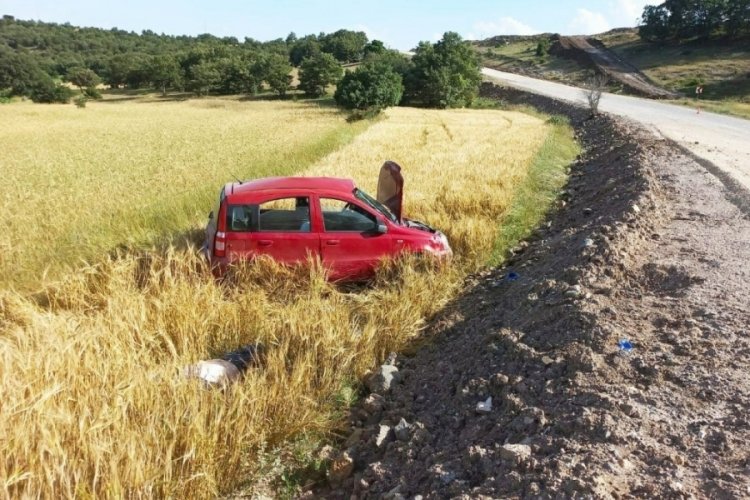 Virajı alamayarak devrilen ara&ccedil;taki 1 kişi &ouml;ld&uuml;, 2 kişi ağır yaralandı