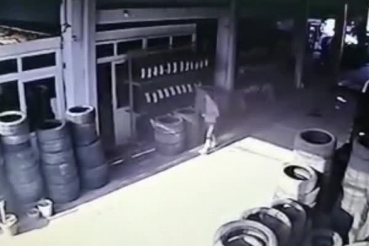 Bursa'da iş yerlerinden hırsızlıklar kameralara yansıdı