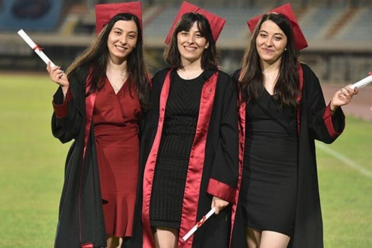 &Uuml;&ccedil;&uuml;z doktorların mezuniyet gururu