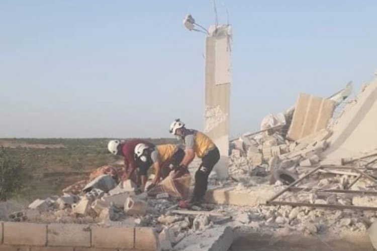 Esad rejimi İdlib'de sivilleri vurdu: 8 &ouml;l&uuml;