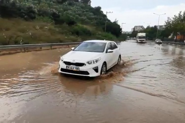 Bursa-Yalova yolu sular altında