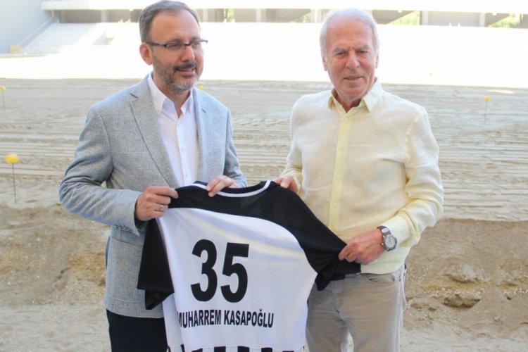 Gen&ccedil;lik ve Spor Bakanı Mehmet Muharrem Kasapoğlu İzmir'de