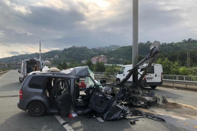 Almanya'dan Karadeniz'e gelen gurbet&ccedil;iler kaza yaptı: 2 &ouml;l&uuml;, 4 yaralı