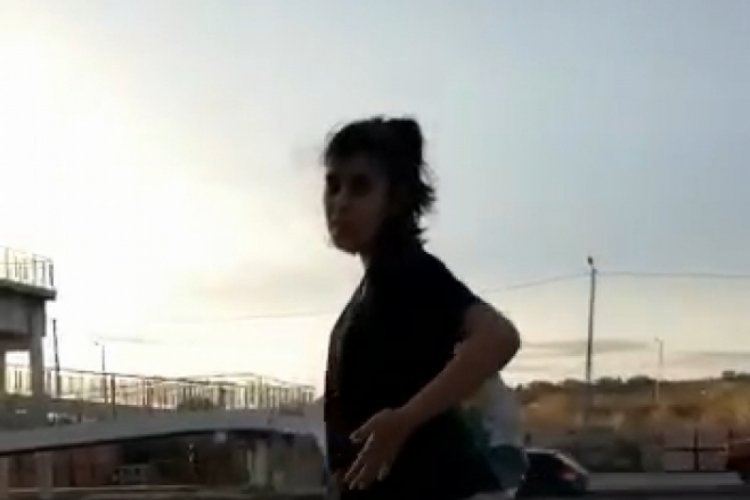 &Uuml;st ge&ccedil;idi kullanmayan hemşireye otomobil &ccedil;arptı!