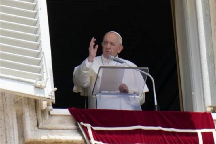 Papa Françesko hastaneye kaldırıldı!
