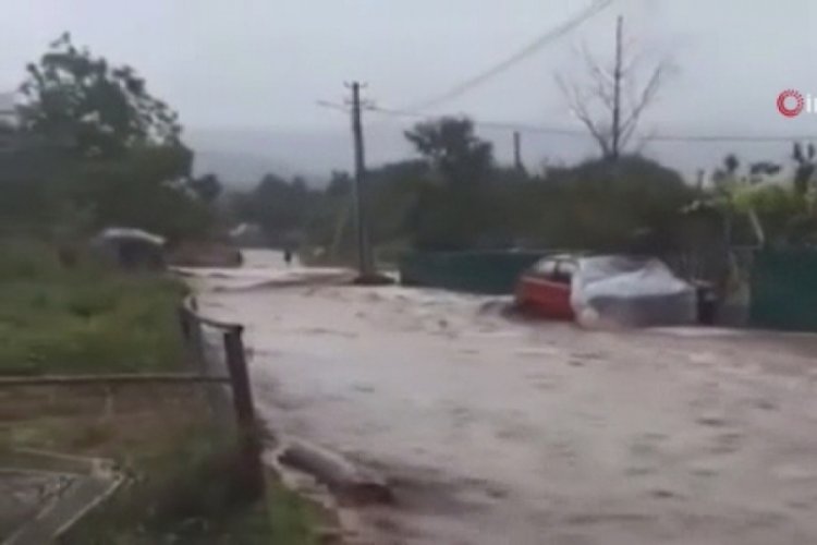 Kırım Yarımadası'nı yine sel vurdu: 1 &ouml;l&uuml;