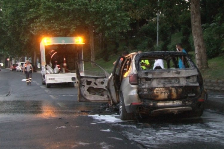 L&uuml;ks otomobil seyir halindeyken yandı
