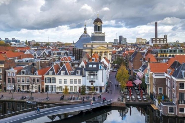 Hollanda, &ccedil;ift doz aşı olanlar i&ccedil;in seyahat yasağını kaldırdı