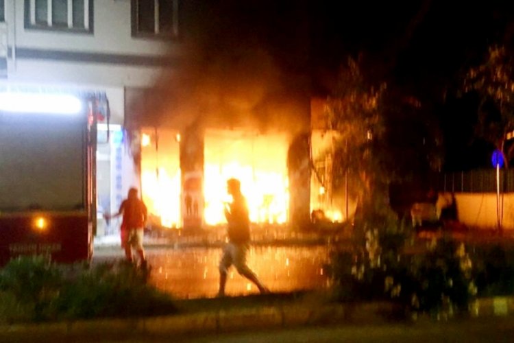 Bursa'da giyim mağazasındaki yangında dehşet dakikaları