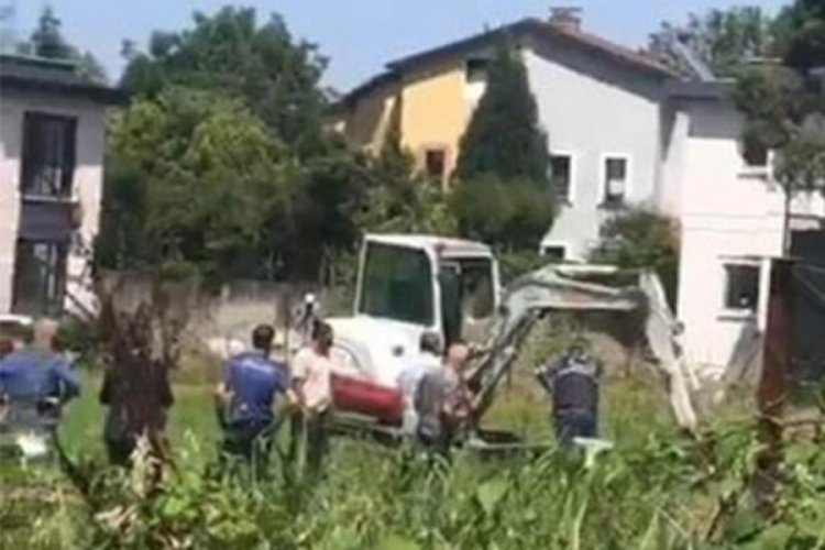 Kan donduran &ccedil;ifte cinayet! Sırrı g&ouml;ğ&uuml;s silikonları &ccedil;&ouml;zecek