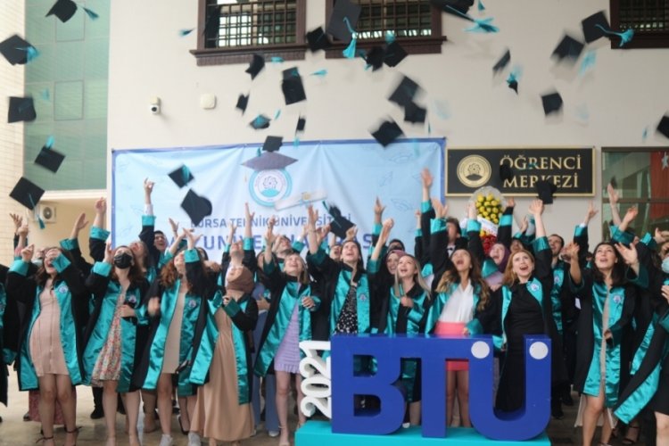 Bursa Teknik Üniversitesi'nde mezuniyet heyecanı