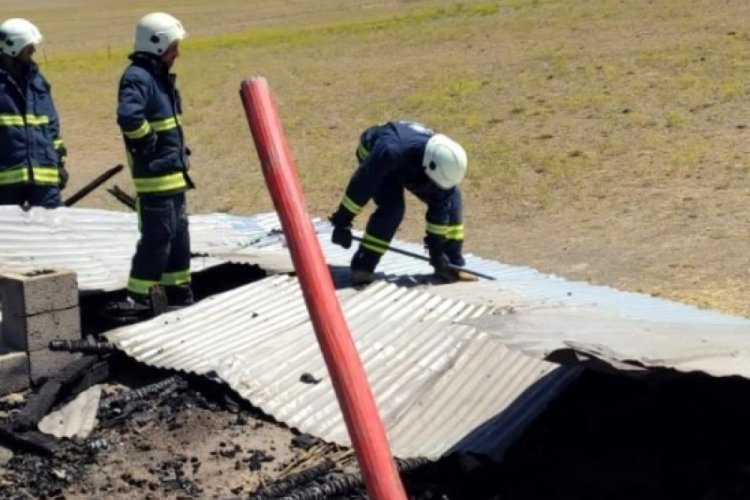 &Ccedil;akmakla oynayınca, ev kullanılamaz hale geldi!
