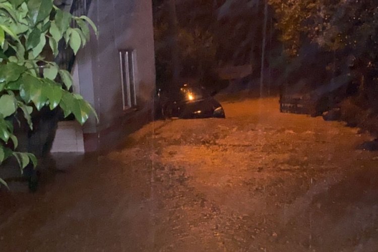 D&uuml;zce'de şiddetli yağış sele neden oldu