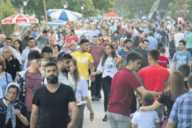 T&uuml;rkiye'de doğurganlık hızı d&uuml;şt&uuml;