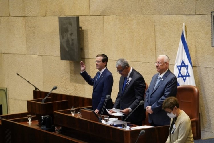Isaac Herzog İsrail'in yeni Cumhurbaşkanı olarak yemin etti