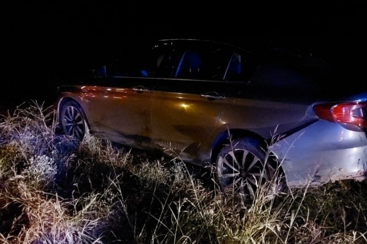 Bursa'da otomobil tarlaya u&ccedil;tu: 4 yaralı
