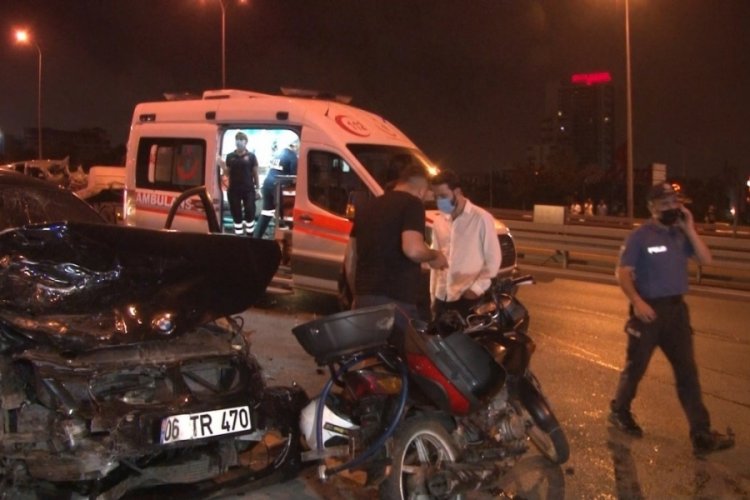 Yardım için durdular, kazaya karıştılar: 5 yaralı