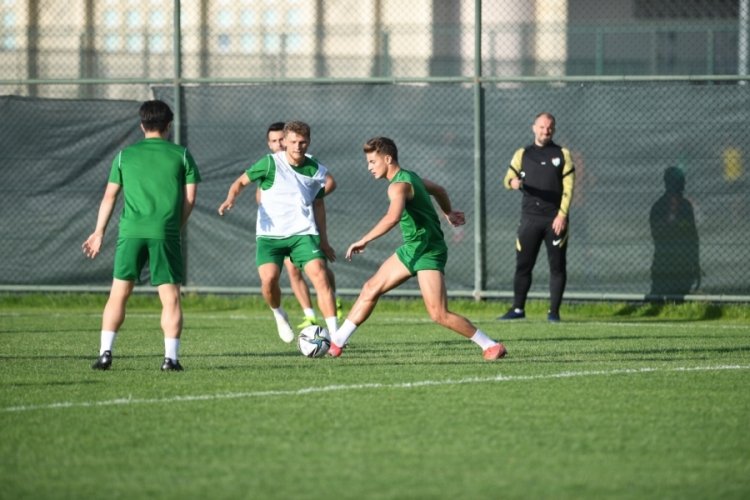 Bursaspor, Afyon kampındaki ilk antrenmanını ger&ccedil;ekleştirdi