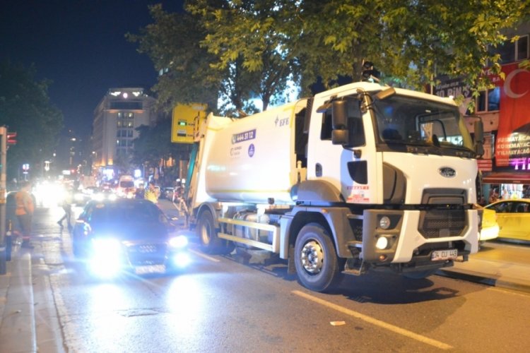 İşitme engelli kişi, &ccedil;&ouml;p kamyonunun altında kalarak &ouml;ld&uuml;!