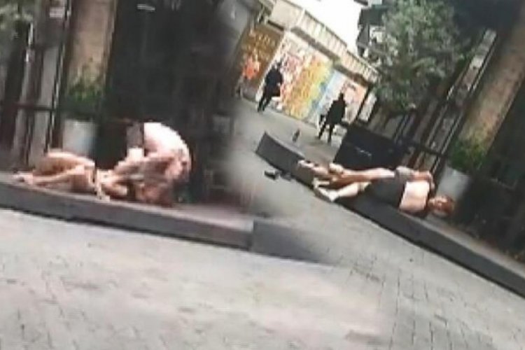 Turistler yarı &ccedil;ıplak halde kavga etti!