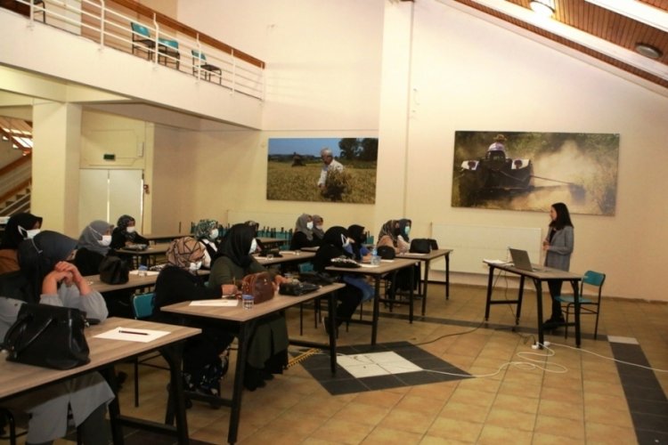 Bursa Nil&uuml;fer &Ccedil;ift&ccedil;i Evi'nde kadın derneklerine hijyen eğitimi