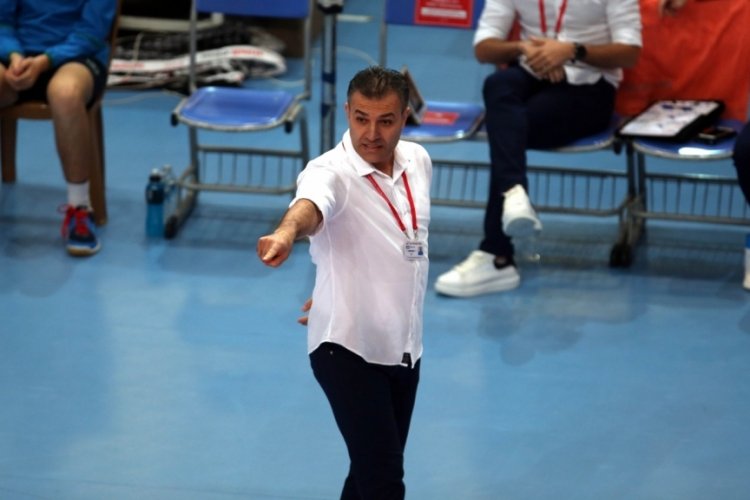 Bursa B&uuml;y&uuml;kşehir Belediyespor, Başantren&ouml;r Levent Zoroğlu ile anlaştı