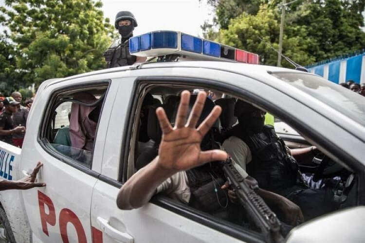 Haiti'de suikast sonrası kaos hakim