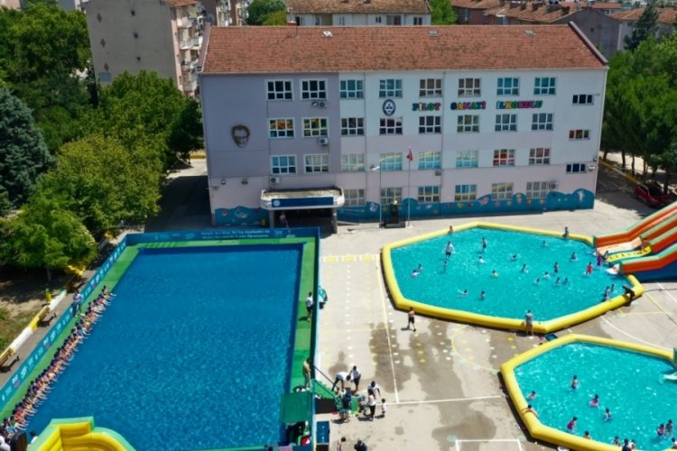 Bursa'da okul bah&ccedil;eleri tatil k&ouml;y&uuml;n&uuml; aratmıyor