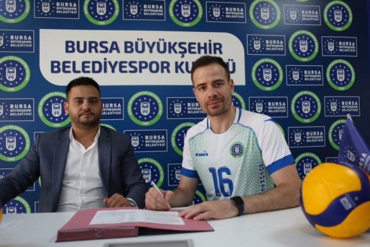 Voleybolcu Fatih Eren Uğur, Bursa B&uuml;y&uuml;kşehir Belediyespor'la s&ouml;zleşme imzaladı