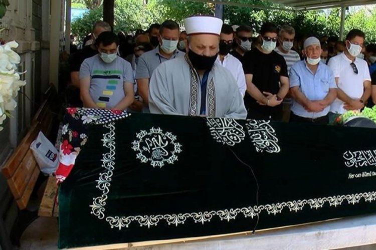 Bağdat Caddesi'ndeki kazada &ouml;len kadın son yolculuğuna uğurlandı