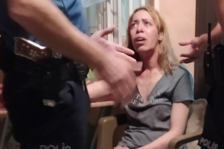 İki kadın arasında bı&ccedil;aklı kavga