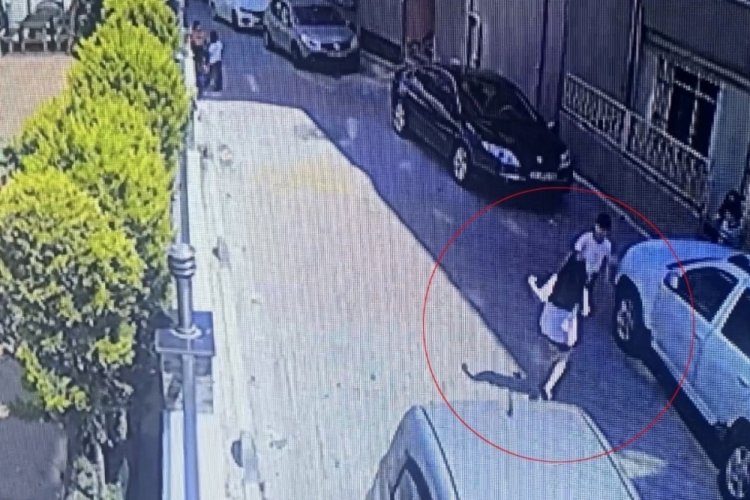 Otomobil 10 yaşındaki kız &ccedil;ocuğunun bacaklarını ezdi
