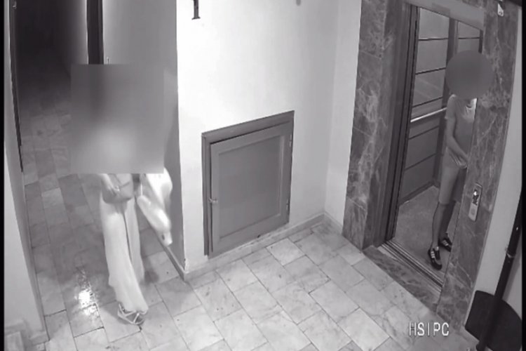 Asans&ouml;rde rezalet! Cinsel organını &ccedil;ıkardı