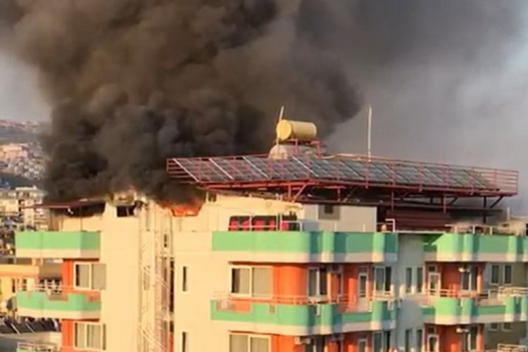 Antalya'da tatilcilerin kaldığı otelde yangın