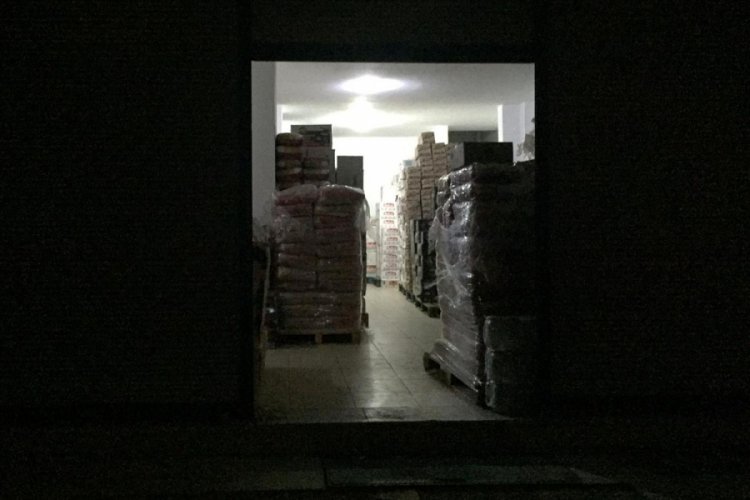 Asans&ouml;r boşluğuna d&uuml;şen kişi yaralandı