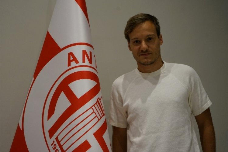Antalyaspor, Deni Milosevic ile 3 yıllık s&ouml;zleşme imzaladı