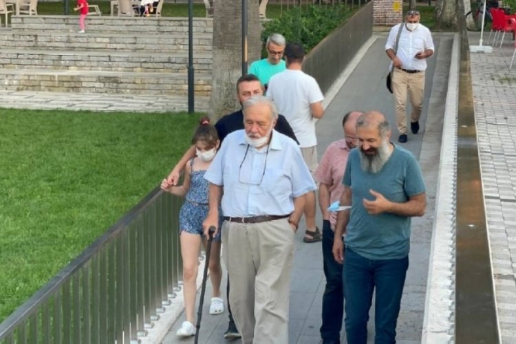 İlber Ortaylı, Bursa İznik'te tarihi mekanları gezdi
