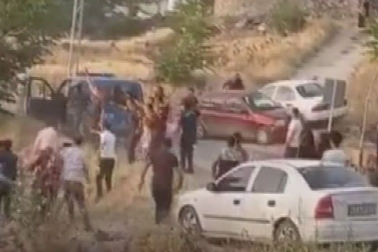 Konya'da mahalle d&uuml;ğ&uuml;n&uuml;nde kavga &ccedil;ıktı
