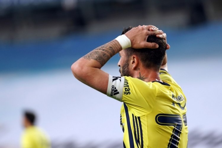 Fenerbah&ccedil;e'de, G&ouml;khan G&ouml;n&uuml;l ile yollar ayrıldı