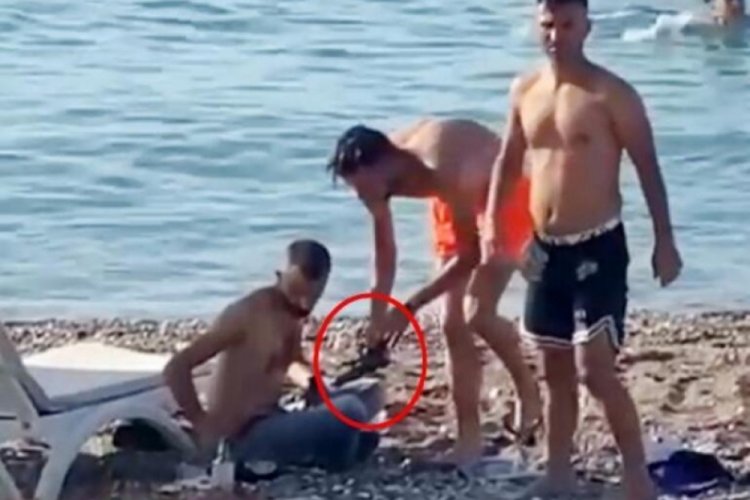 Antalya'da plaj magandaları tepki &ccedil;ekti! Kuma ateş etti