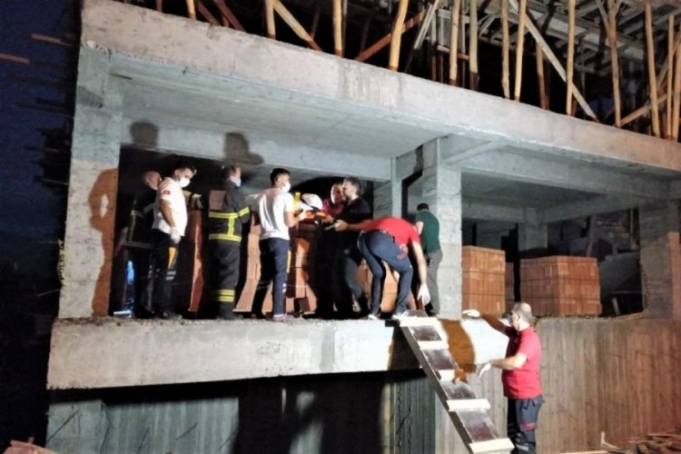 Asans&ouml;r boşluğuna d&uuml;şen bek&ccedil;i hayatını kaybetti
