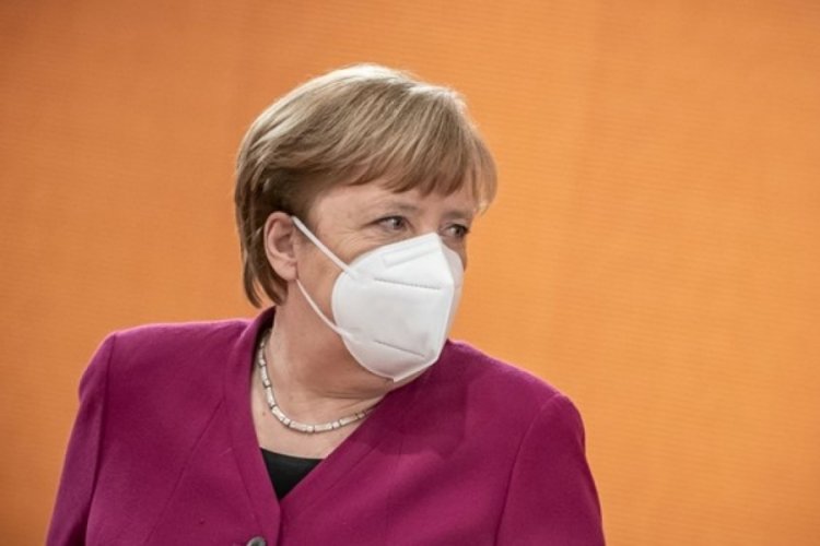 Merkel'den aşı zorunluluğu &ccedil;ıkışı: G&uuml;ven getirmez