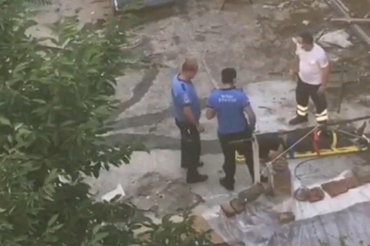 Bursa'da fark edildiğini anlayan hırsız bah&ccedil;eye d&uuml;şt&uuml;, itfaiye ekipleri &ccedil;ıkardı