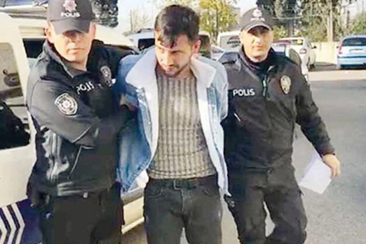 Eşinin y&uuml;z&uuml;n&uuml; kesip 20 kez bı&ccedil;aklayan kocaya indirimli ceza